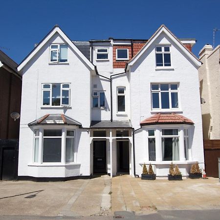 Wonderful 3 Bed Flat With Private Garden In Wimbledon - 1 The Queens Apartment ลอนดอน ภายนอก รูปภาพ