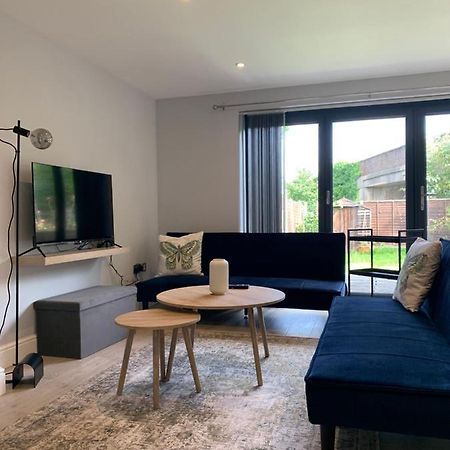 Wonderful 3 Bed Flat With Private Garden In Wimbledon - 1 The Queens Apartment ลอนดอน ภายนอก รูปภาพ