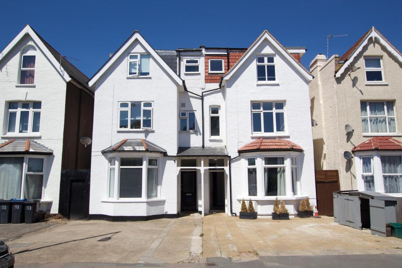 Wonderful 3 Bed Flat With Private Garden In Wimbledon - 1 The Queens Apartment ลอนดอน ภายนอก รูปภาพ