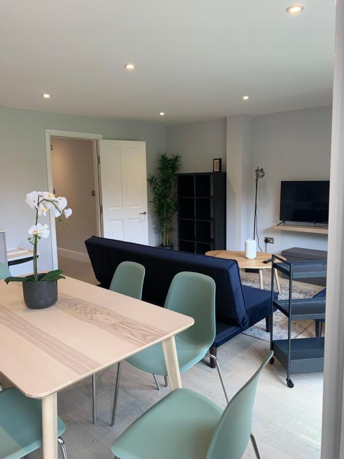 Wonderful 3 Bed Flat With Private Garden In Wimbledon - 1 The Queens Apartment ลอนดอน ภายนอก รูปภาพ