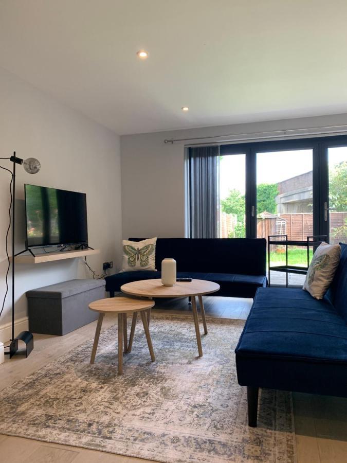 Wonderful 3 Bed Flat With Private Garden In Wimbledon - 1 The Queens Apartment ลอนดอน ภายนอก รูปภาพ